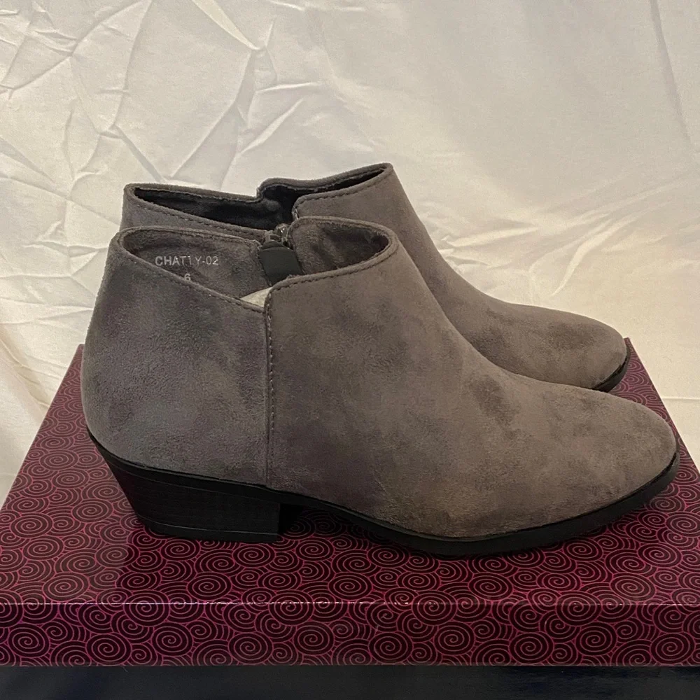 Charming‎ Gray Ankle Booties